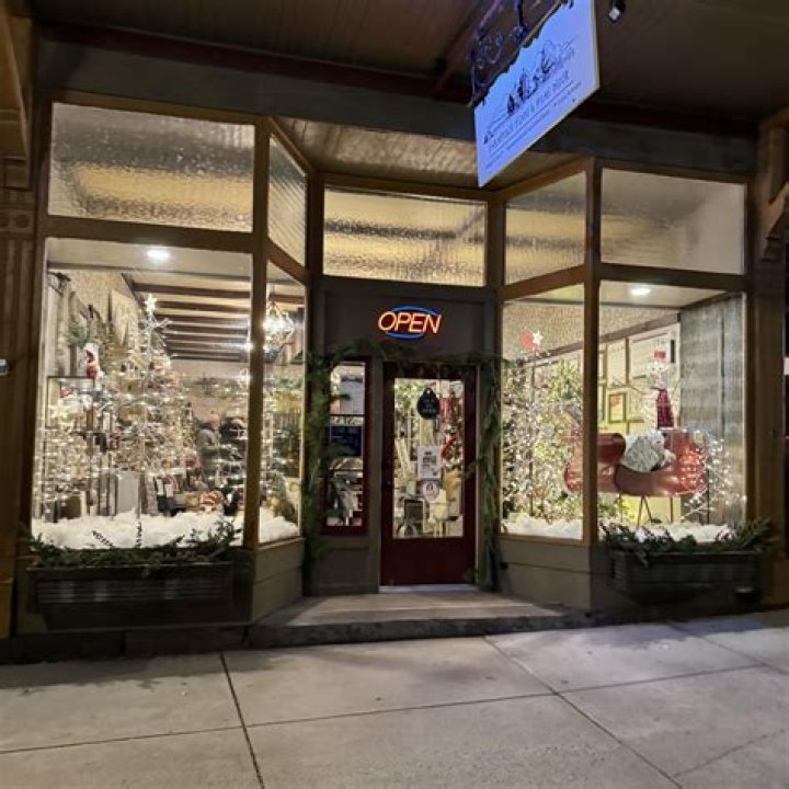 Discover Hallmark Bend Oregon: Your Source For Unique Treasures And Home Decor
