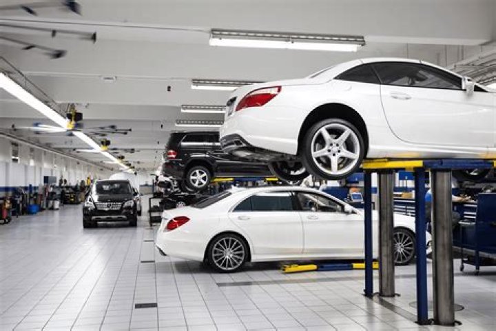 Do You Tip Oil Change Technicians: Etiquette And Considerations
