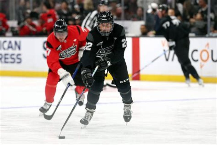 Explosive Hockey Collision: Pronger Thunders Into Bieber On Ice