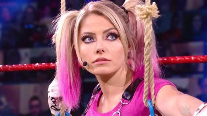 WWE Superstar Alexa Bliss Slams Body-Shaming Fan After Backside Criticism